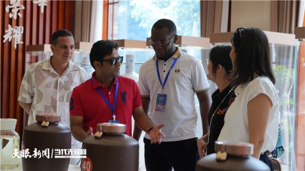 配资专业炒股理财 机遇中国 多彩世界｜美酒河畔，国际青年“酿”出AI新体验